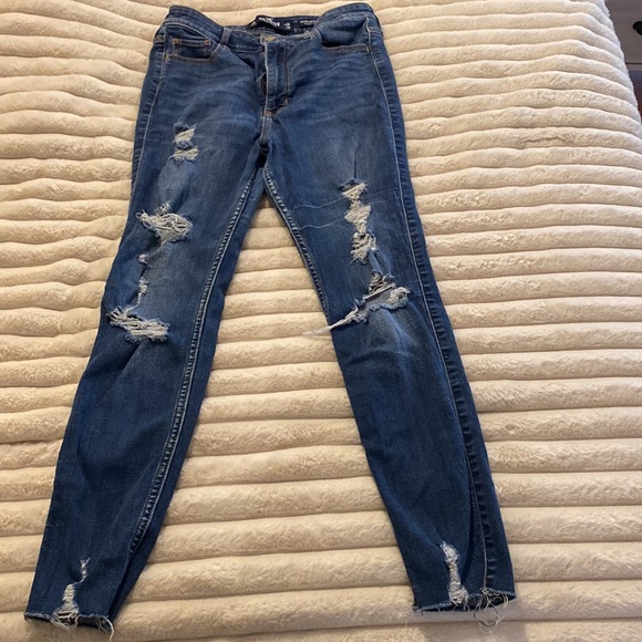 Hollister Size 7R Jeans - Picture 2 of 3